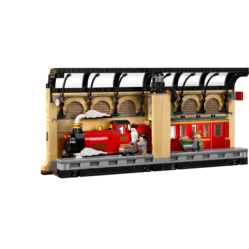 Lego Harry Potter Book Nook: Hogwarts Express - Image 2