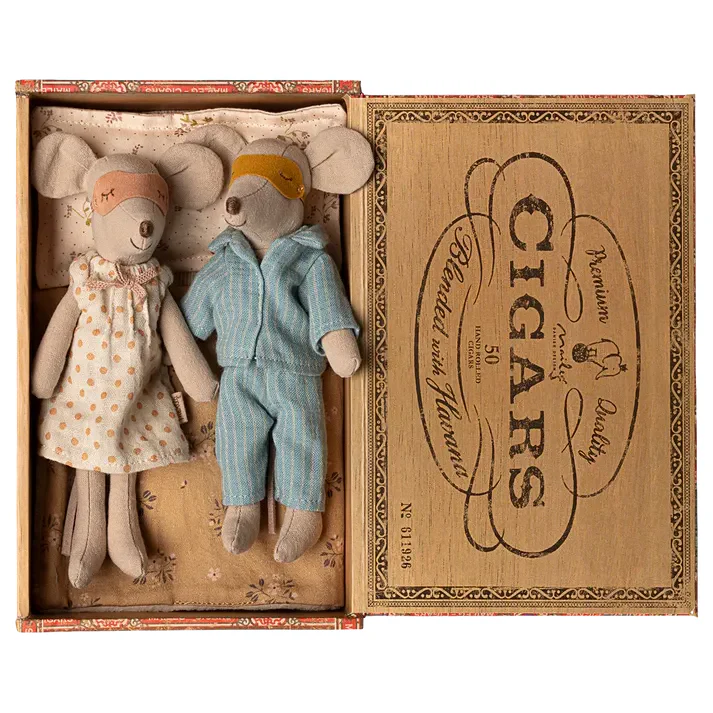 Maileg Mum and Dad Mice in Cigar Box - 2025