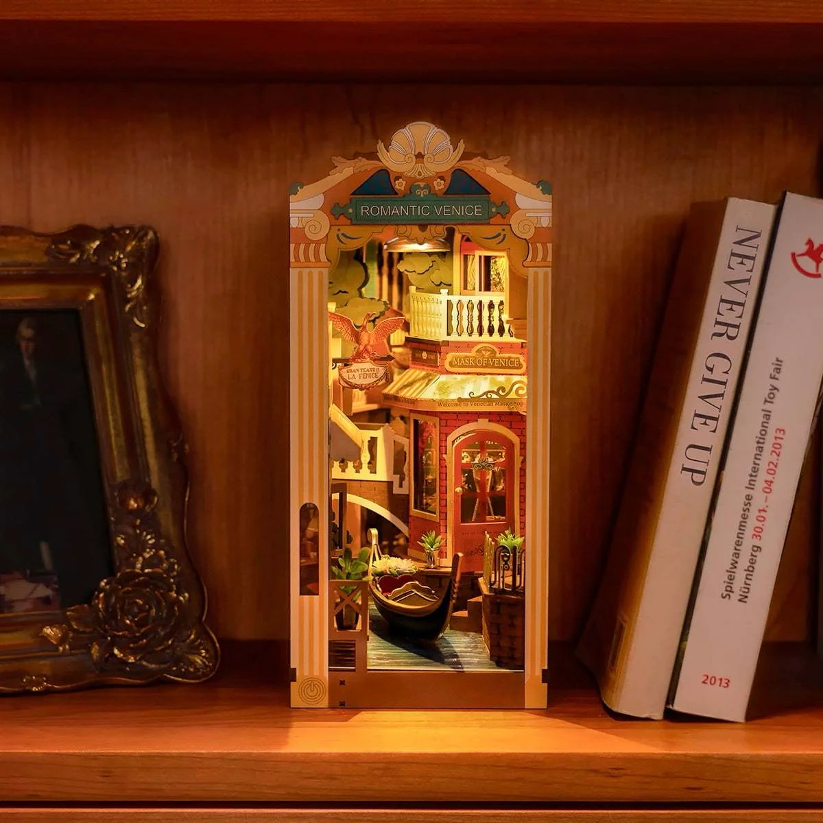 Rolife DIY Book Nook & Wonderland Romantic Venice - Image 3